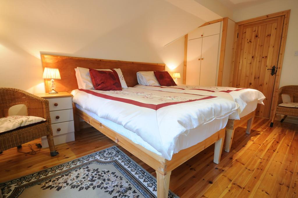 Lough Dan House Bed & Breakfast Oldbridge Room photo